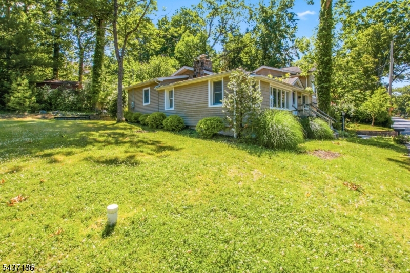 139 Mohawk Trail Wayne, NJ 07470 - Photo 3 of 26
