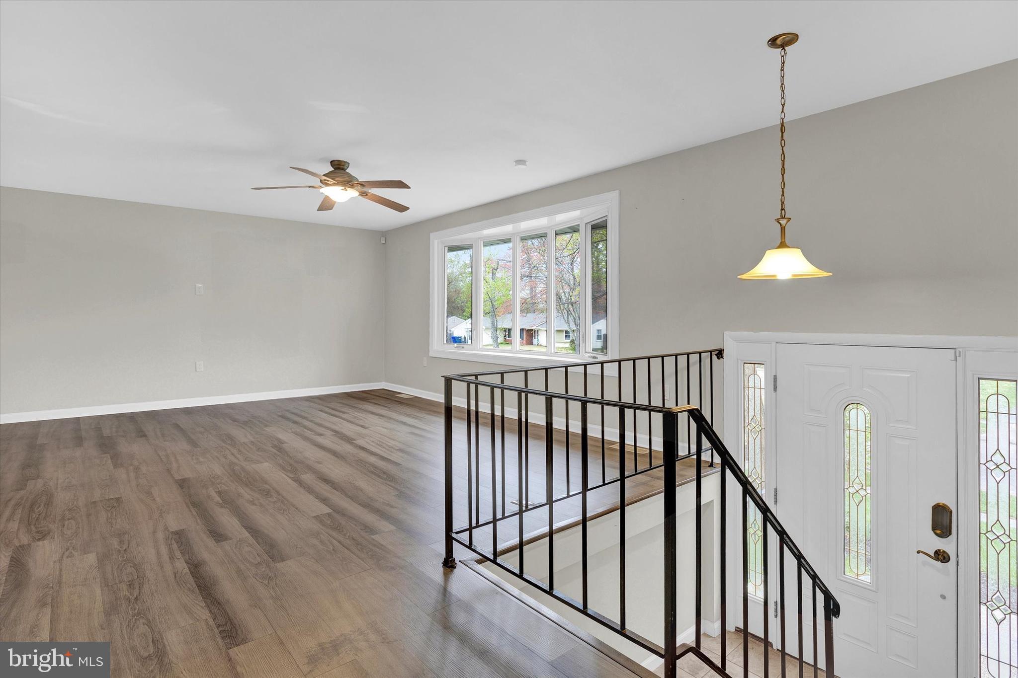 5017 Nicholas Road Waldorf, MD 20601 - Photo 3 of 26 Living Room
