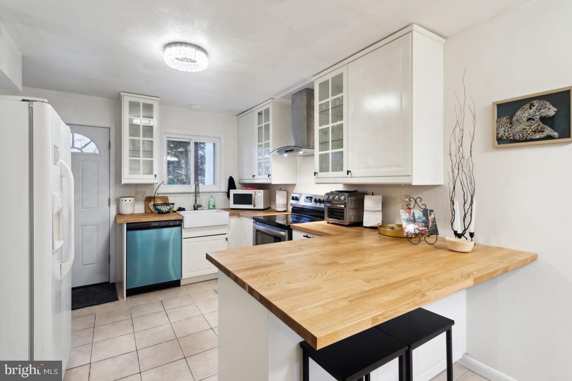 104 Grant Road Lansdale, PA 19446 - Photo 8 of 24 Newly Renovated Kitchen