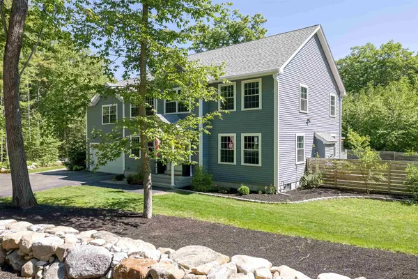 $879,000 | 8 Poor Farm Road, Brookline, NH 03033