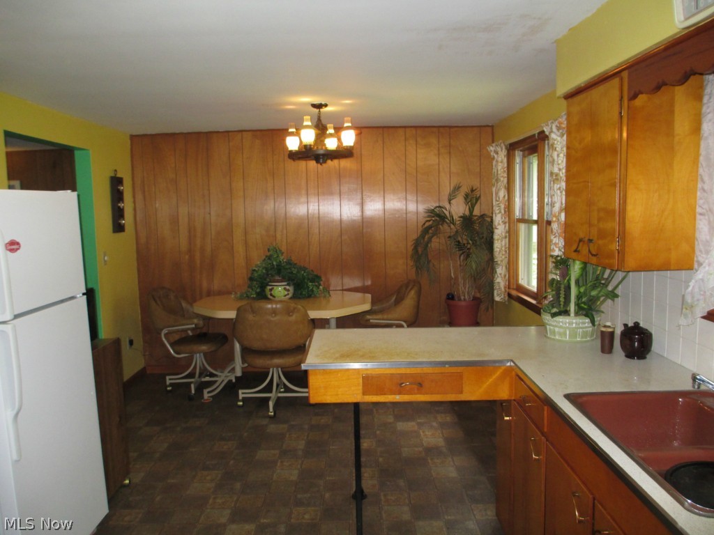 12154 West Ridge Road Oberlin, OH 44074 - Photo 8 of 24 Loads of eating space in this Country Kitchen.