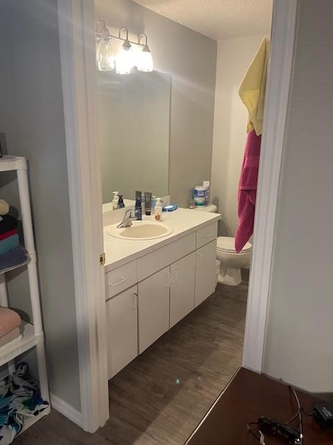 14 Random Place Palm Coast, FL 32164 - Photo 15 of 25 a bathroom with a sink and a mirror