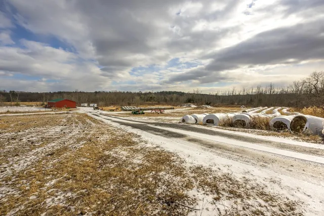 a view of a backyard with barn