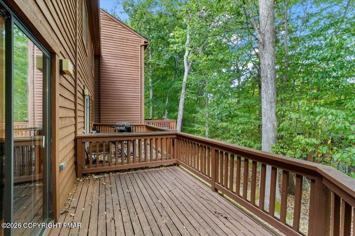 337 Crewe Court Bushkill, PA 18324 - Photo 20 of 24 20250903152543675149000000-oDeck