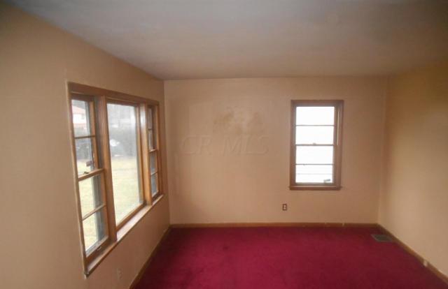 1107 East Dunedin Road Columbus, OH 43224 - Photo 2 of 11