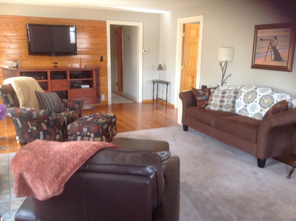 921 River Road Agawam, MA 01001 - Photo 12 of 26 Gallery Image 12