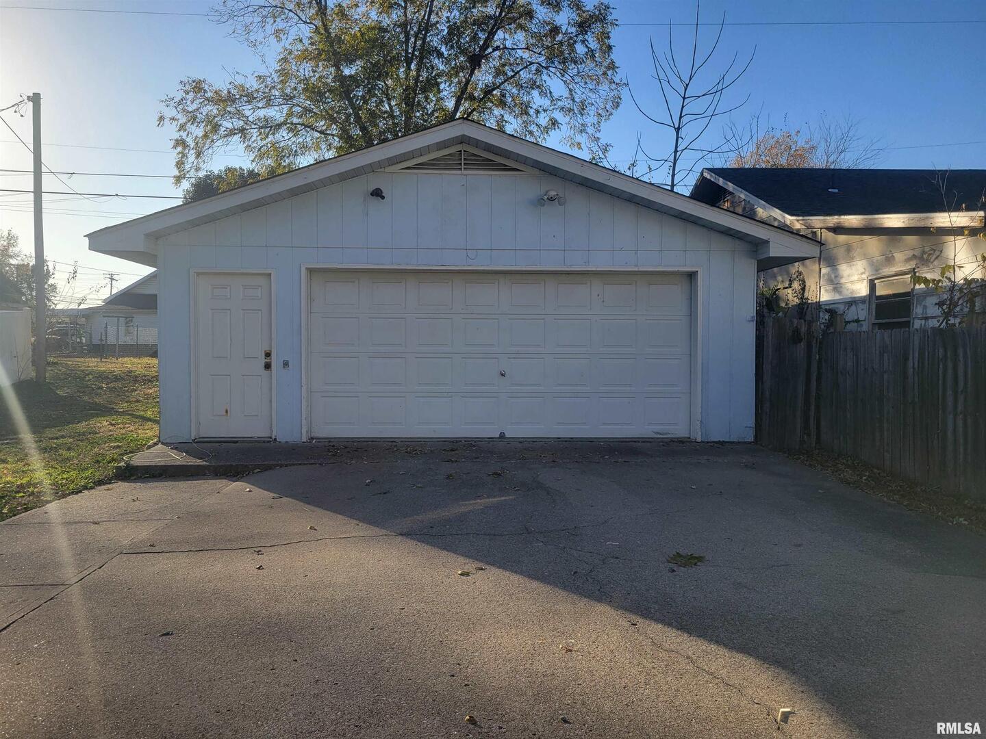 705 South 11th Street Herrin, IL 62948 - Photo 3 of 12