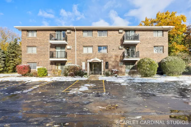 $185,000 | 1240 South Lorraine Road, Unit 2B, Wheaton, IL 60189