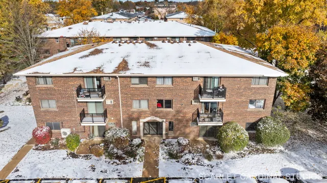 $185,000 | 1240 South Lorraine Road, Unit 2B, Wheaton, IL 60189