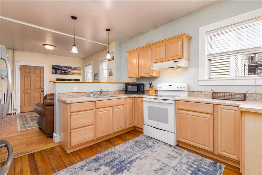 9 Ann Street Newport, RI 02840 - Photo 3 of 26 Unit 1. Spacious, bright kitchen.