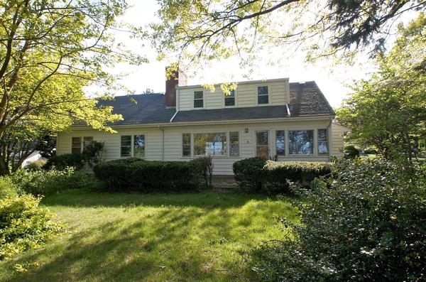 50 Locksley Road Lynnfield, MA 01940 - Photo 3 of 23 Gallery Image 3