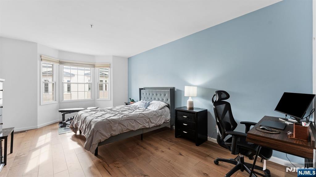 344 The Promenade, Unit 344 Edgewater, NJ 07020 - Photo 22 of 44 a bedroom with a bed and a desk