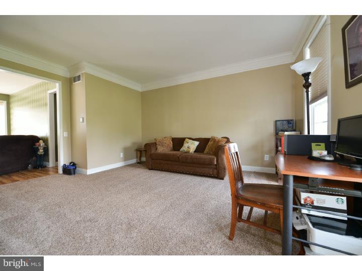 101 Rutledge Court Newark, DE 19702 - Photo 5 of 22 Living Room