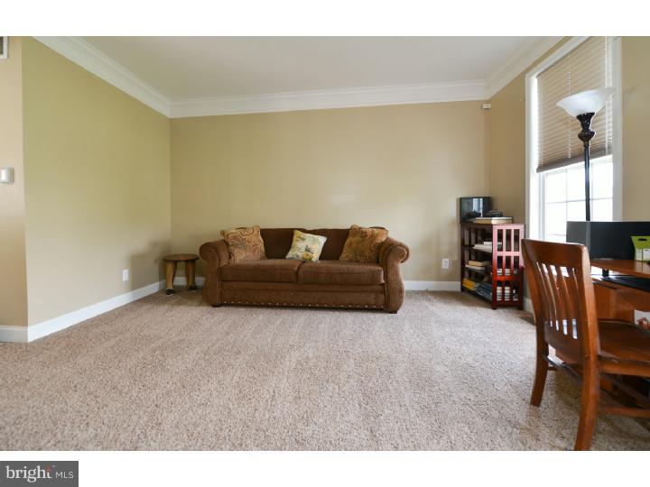 101 Rutledge Court Newark, DE 19702 - Photo 6 of 22 Living Room