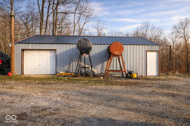 $460,000 | 3375 West County Road 850 South, Commiskey, IN 47227