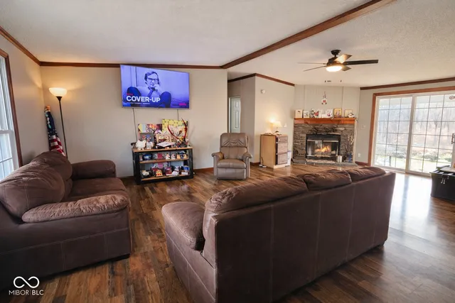 $460,000 | 3375 West County Road 850 South, Commiskey, IN 47227