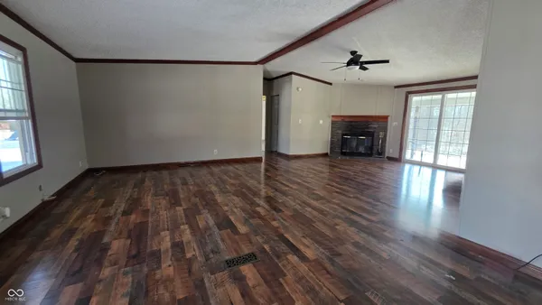$425,000 | 3375 West County Road 850 South, Commiskey, IN 47227