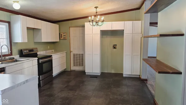 $425,000 | 3375 West County Road 850 South, Commiskey, IN 47227