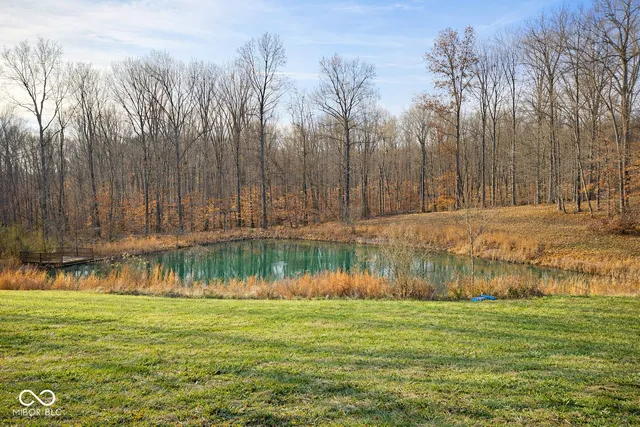 $460,000 | 3375 West County Road 850 South, Commiskey, IN 47227