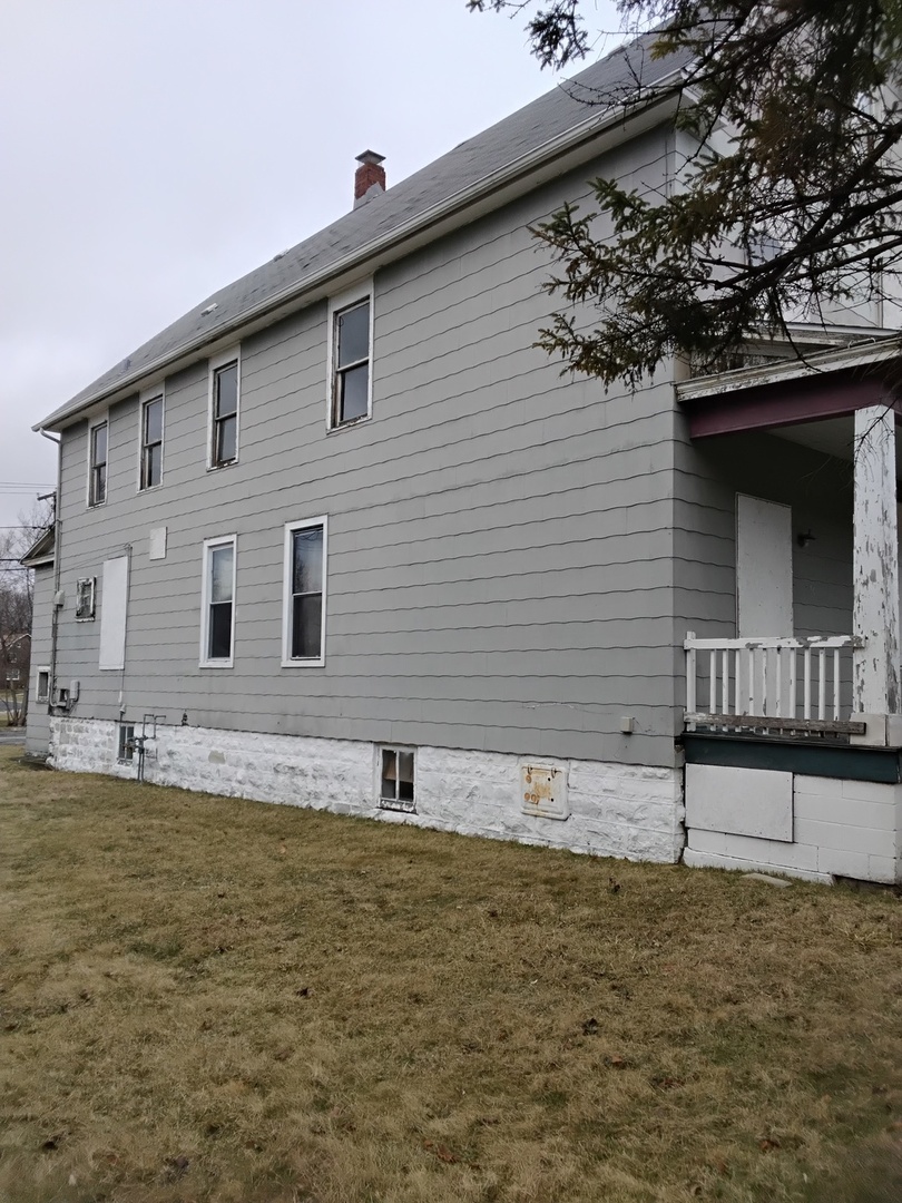 3704 214th Place Matteson, IL 60443 - Photo 4 of 29 a view of a house with a yard