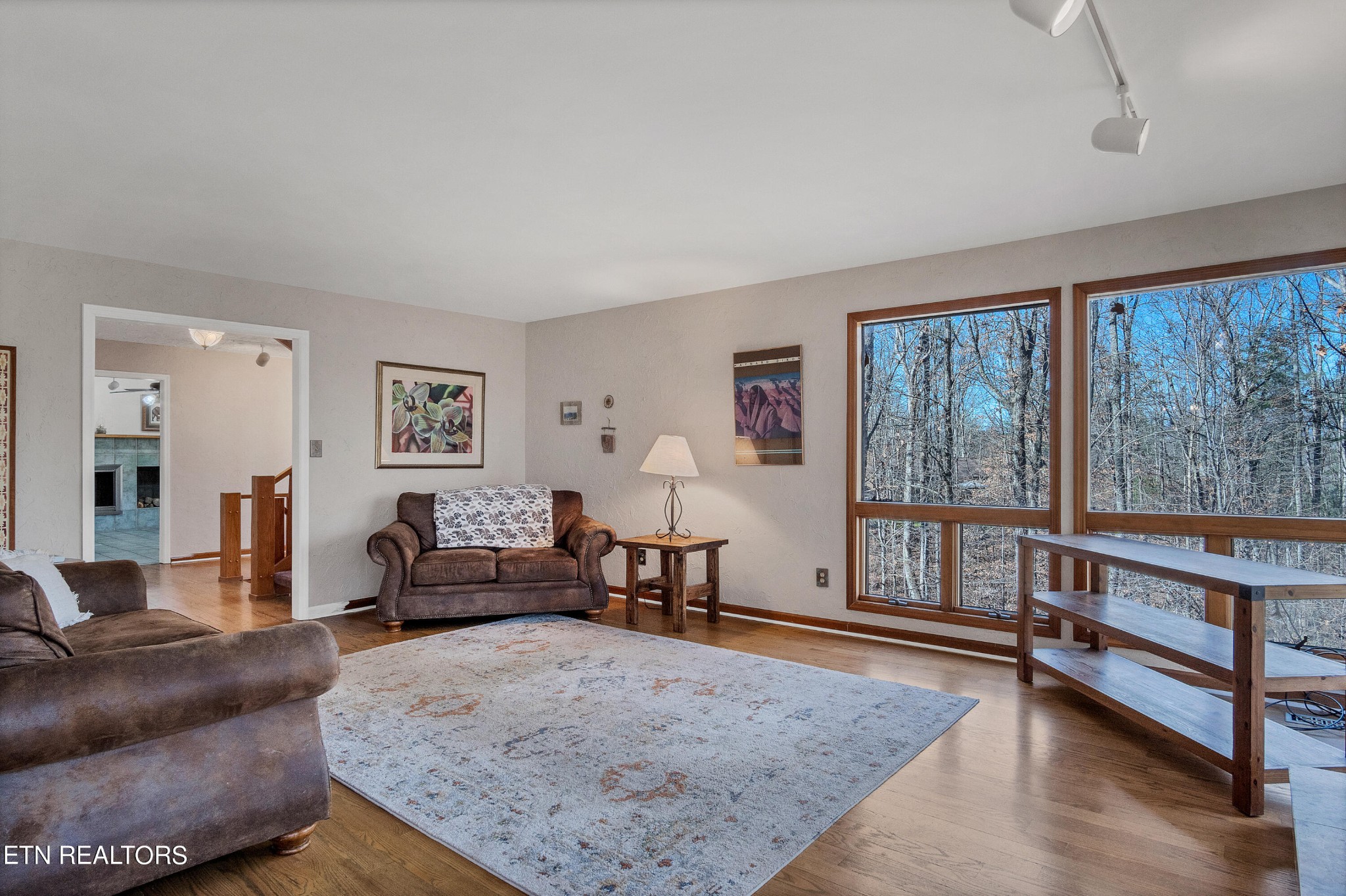 105 Clayton Way Oak Ridge, TN 37830 - Photo 16 of 42 a living room with furniture and a window