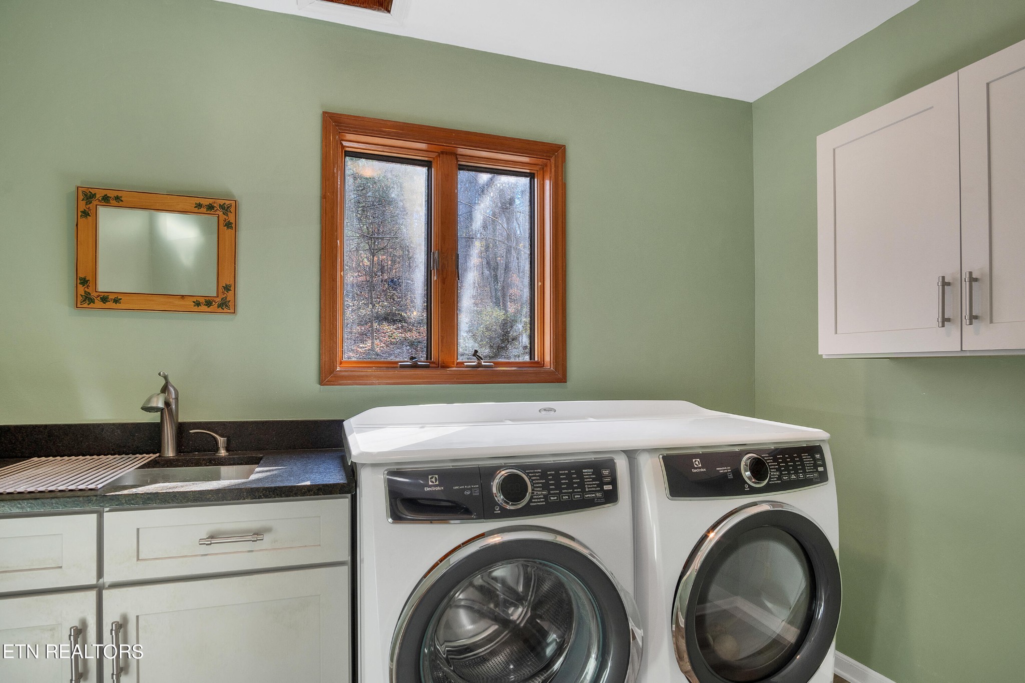 105 Clayton Way Oak Ridge, TN 37830 - Photo 19 of 42 a utility room with dryer and washer
