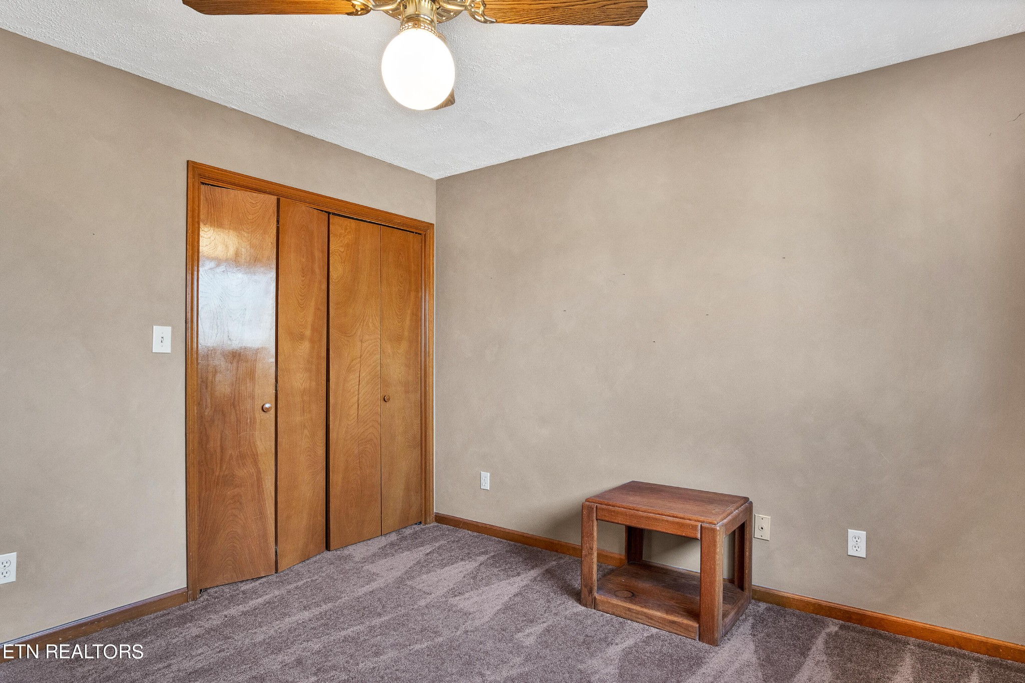 105 Clayton Way Oak Ridge, TN 37830 - Photo 26 of 42 an empty room with potted plants