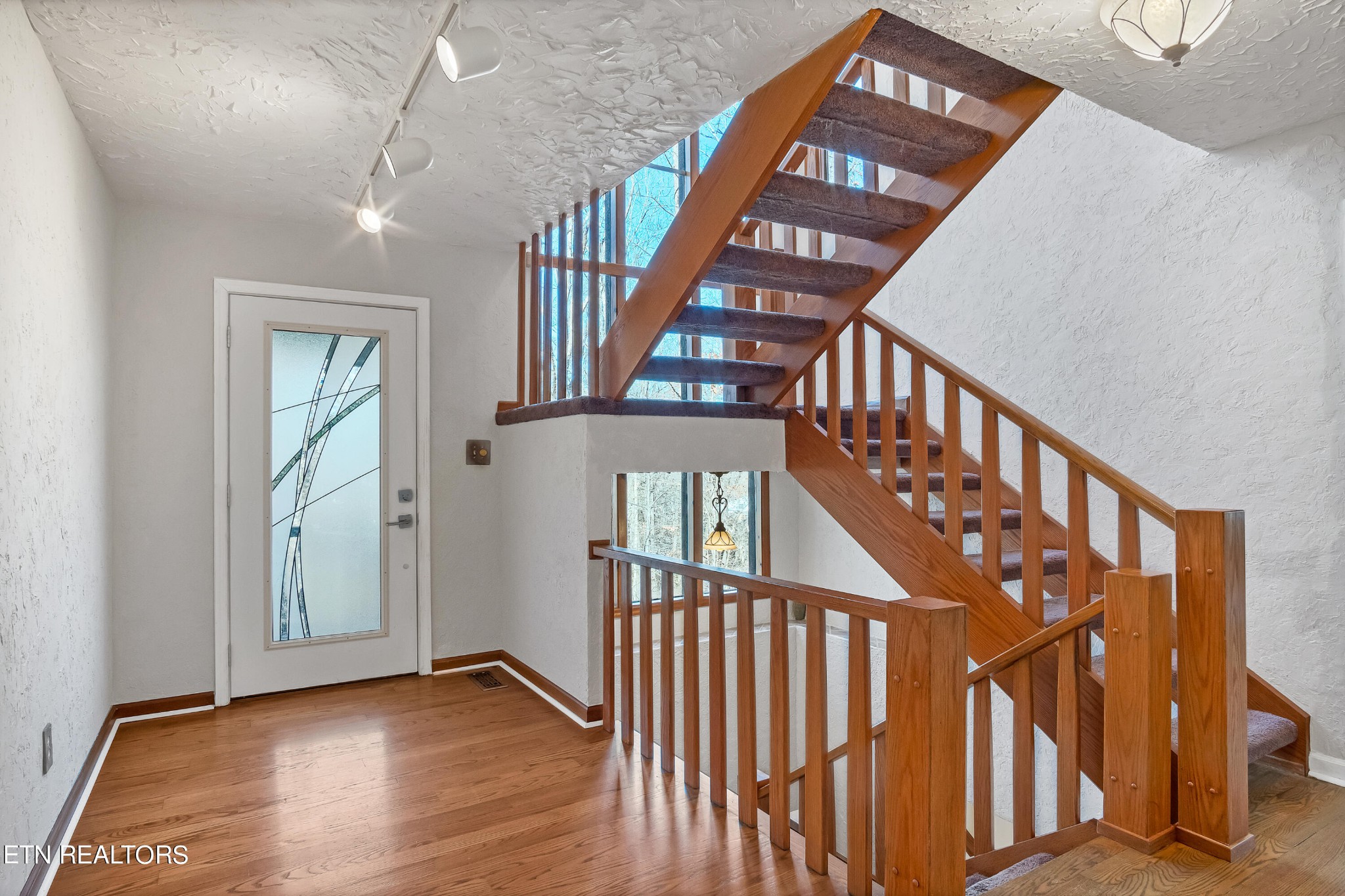 105 Clayton Way Oak Ridge, TN 37830 - Photo 4 of 42 a view of an entryway wooden floor and door