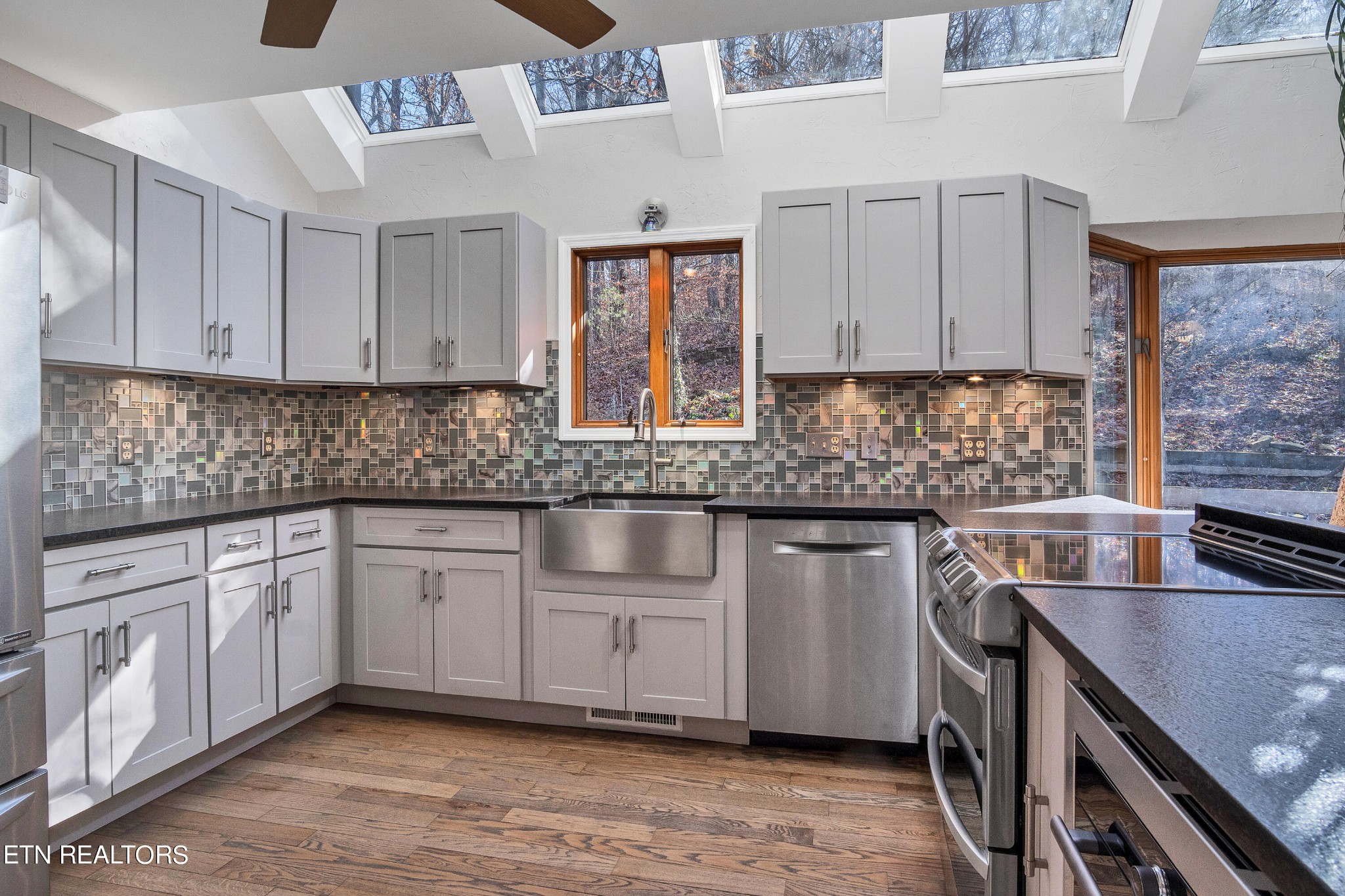105 Clayton Way Oak Ridge, TN 37830 - Photo 9 of 42 a kitchen with stainless steel appliances granite countertop a sink stove and cabinets