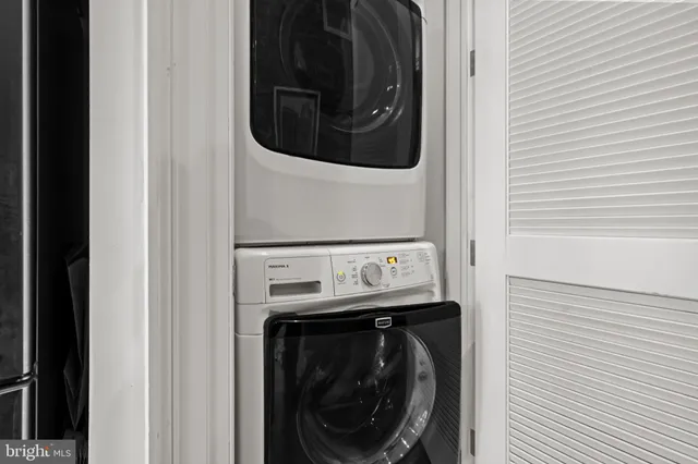 a close up view of a washer and dryer