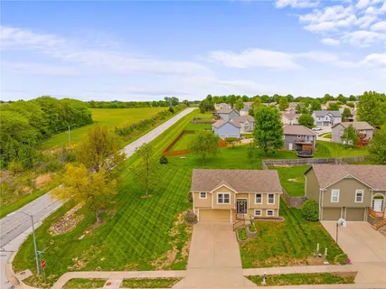 $300,000 | 101 Bridgeport Drive, Smithville, MO 64089