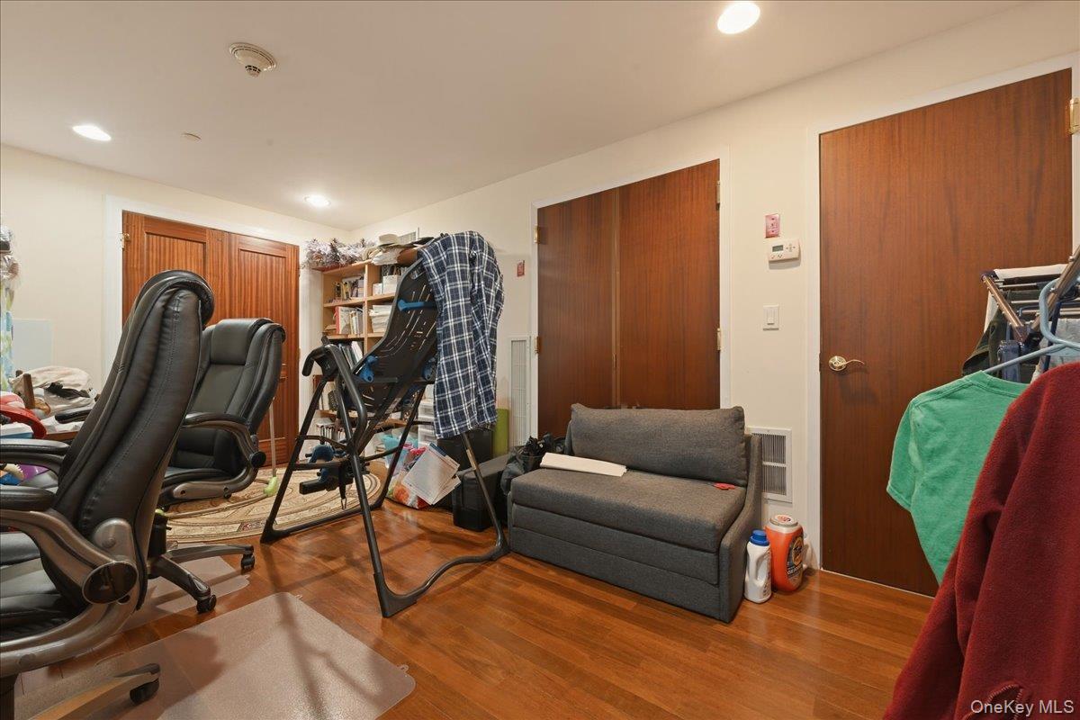 171 Great Neck Road, Unit 4L Great Neck, NY 11021 - Photo 17 of 19