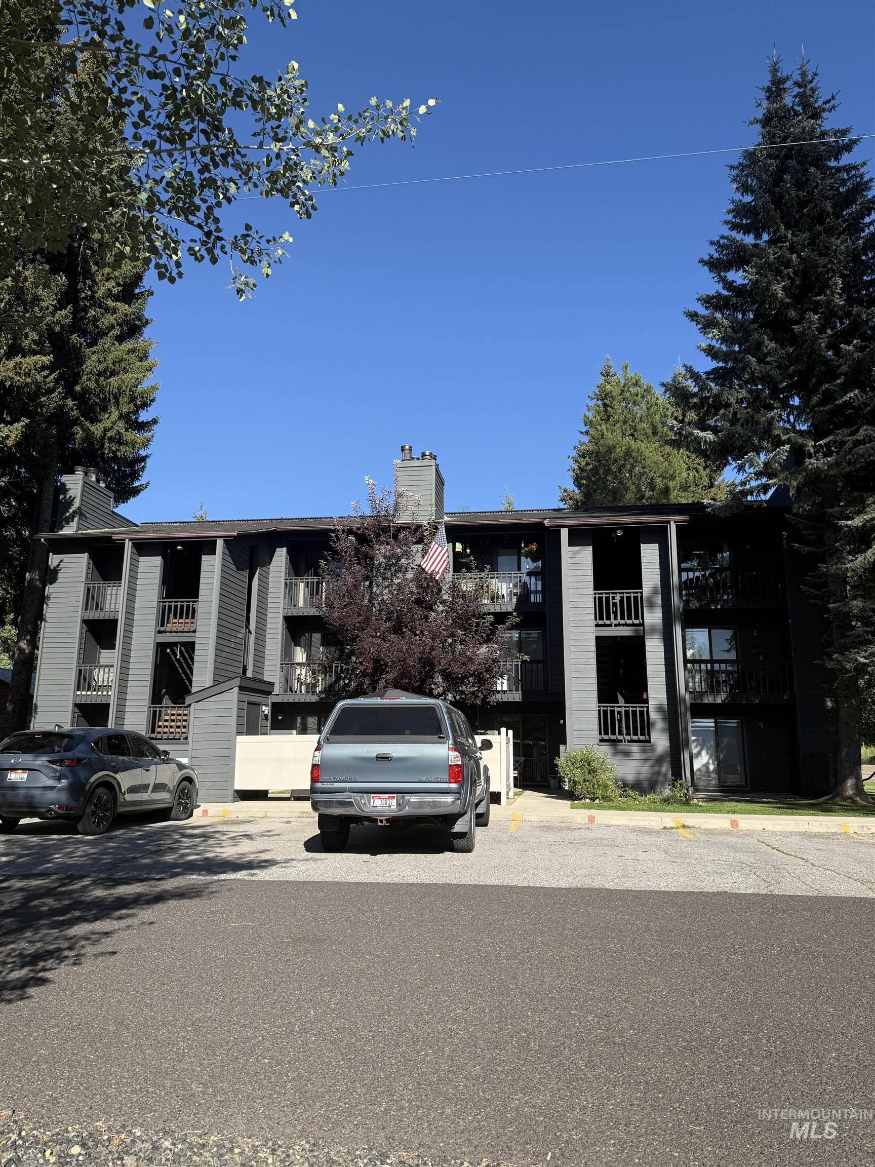 601 Hemlock Street, Unit 10 McCall, ID 83638 - Photo 4 of 43