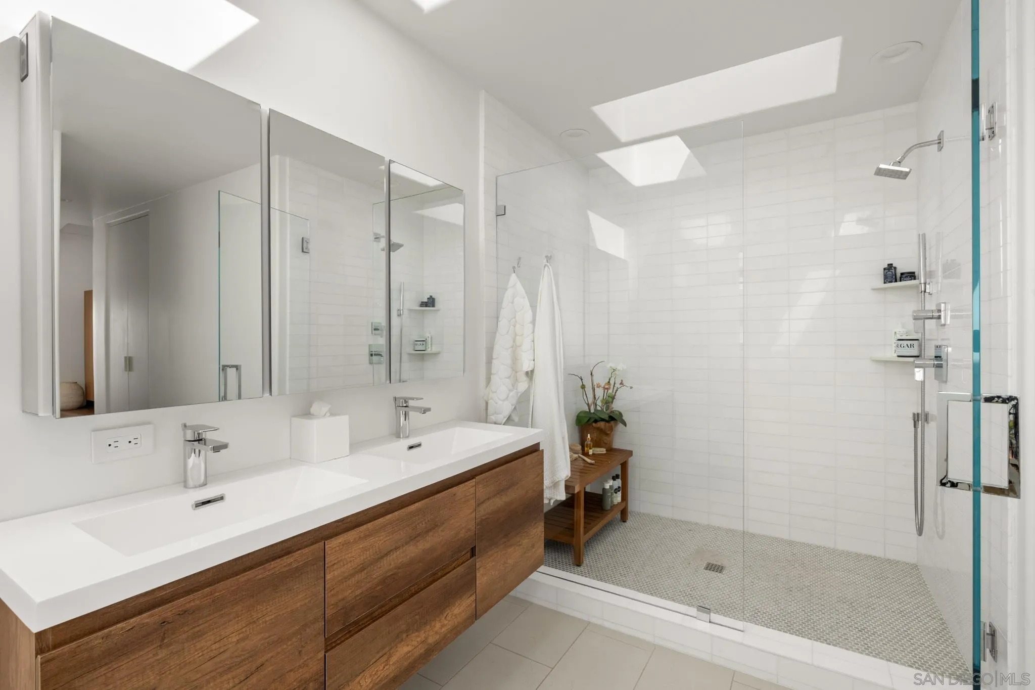 1370 Neptune Avenue Encinitas, CA 92024 - Photo 9 of 30 Gallery Image 9
