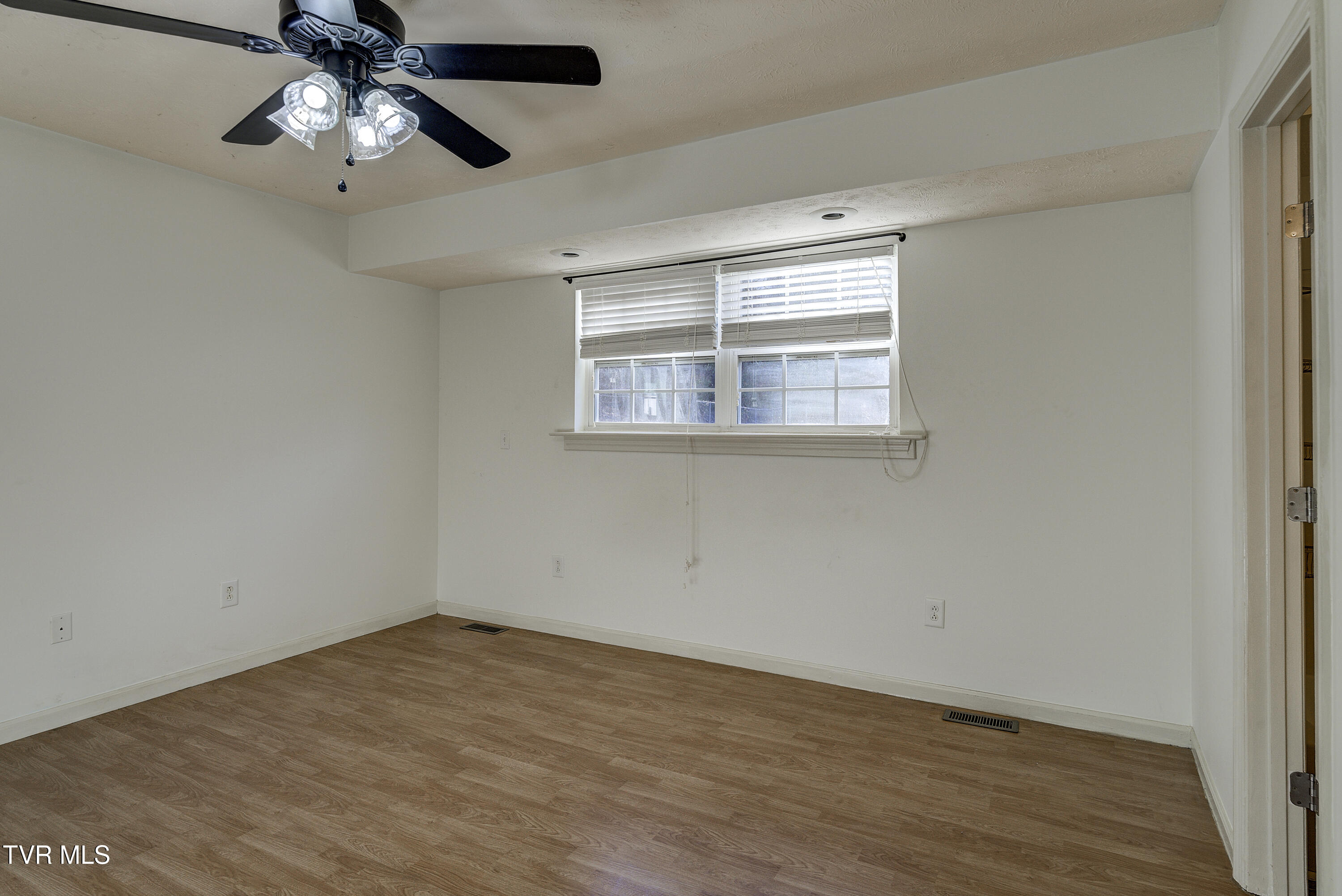 1883 Powder Branch Road Johnson City, TN 37601 - Photo 28 of 53 PowderBranchINTERIORS-22