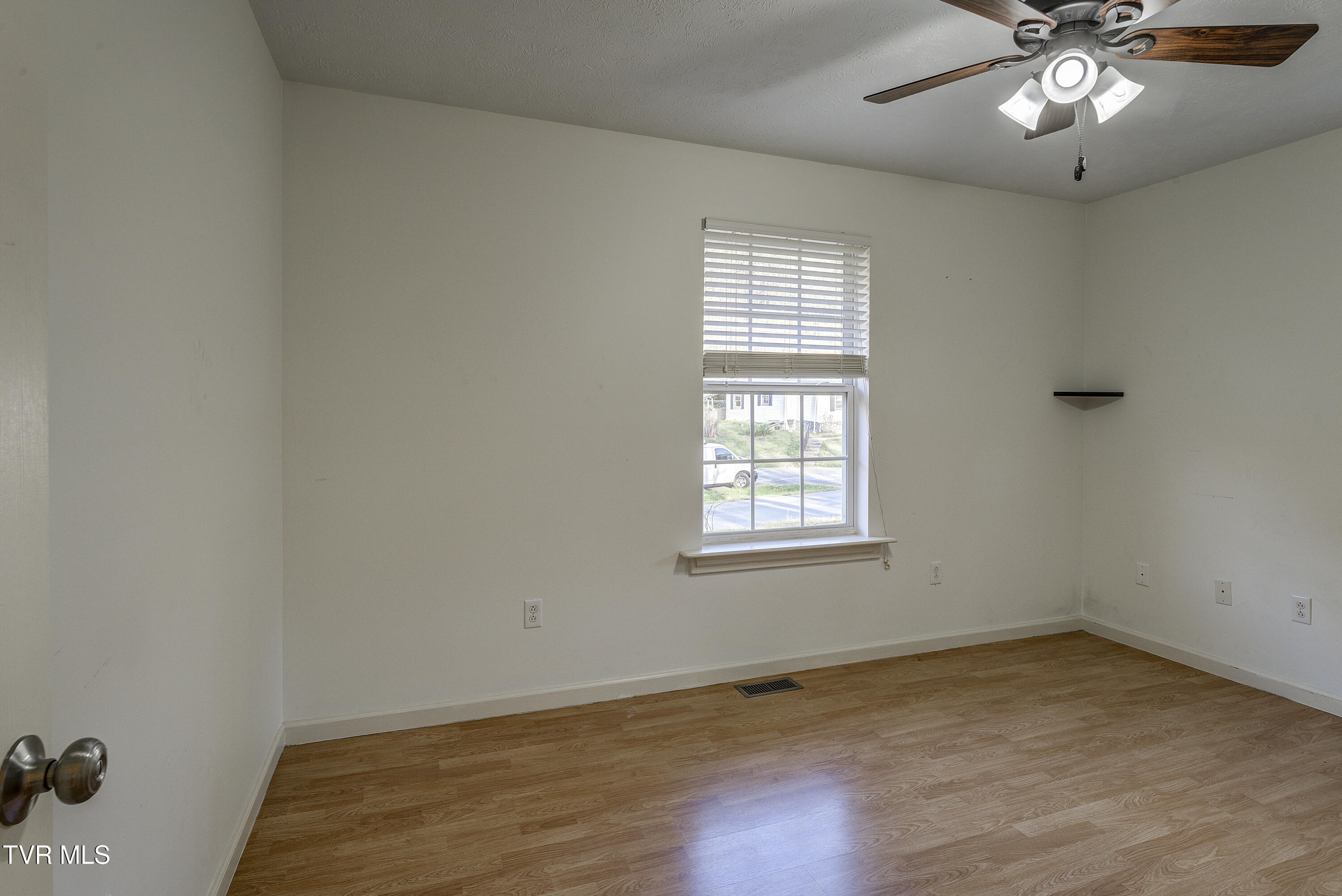 1883 Powder Branch Road Johnson City, TN 37601 - Photo 31 of 53 PowderBranchINTERIORS-26