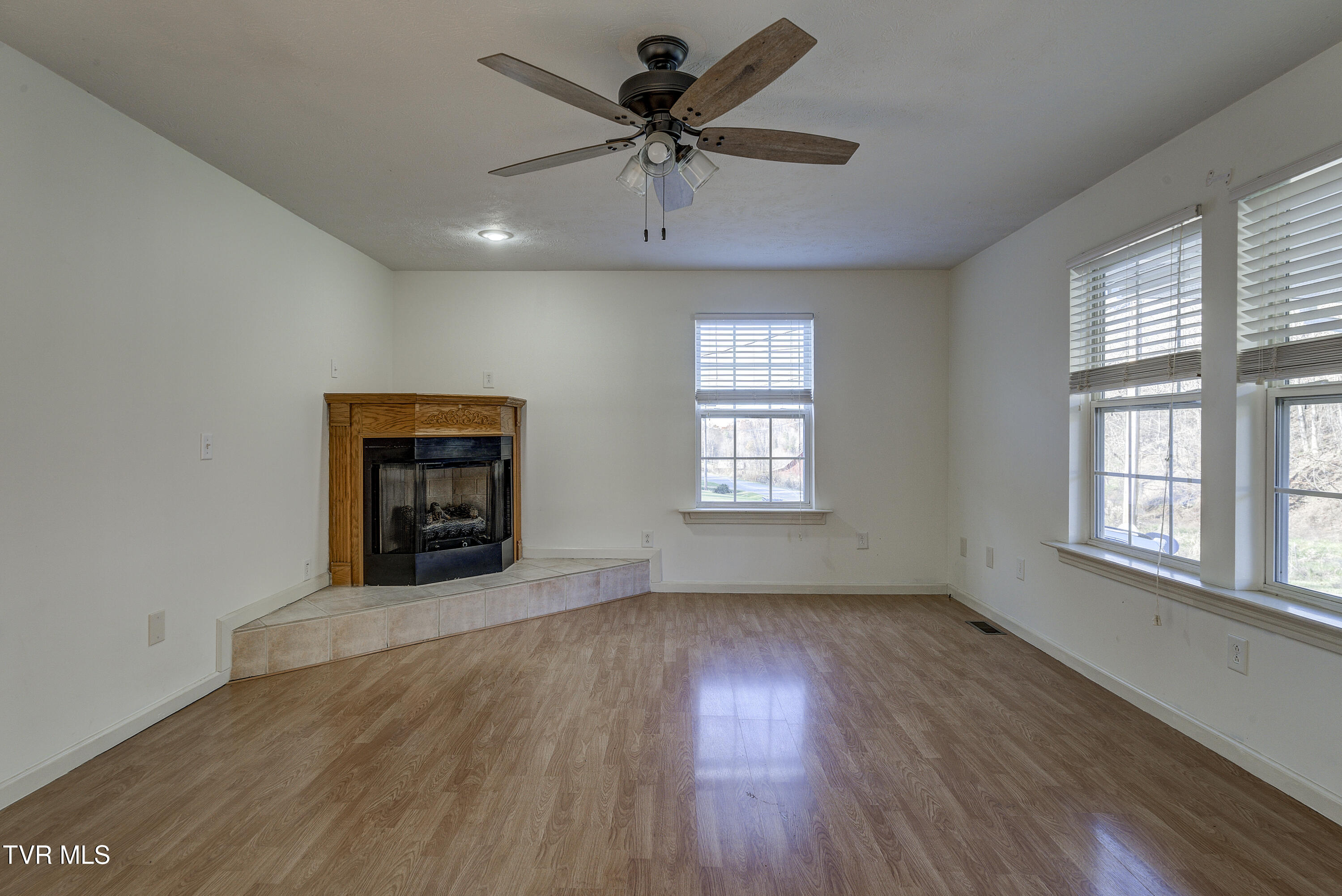 1883 Powder Branch Road Johnson City, TN 37601 - Photo 8 of 53 PowderBranchINTERIORS-2