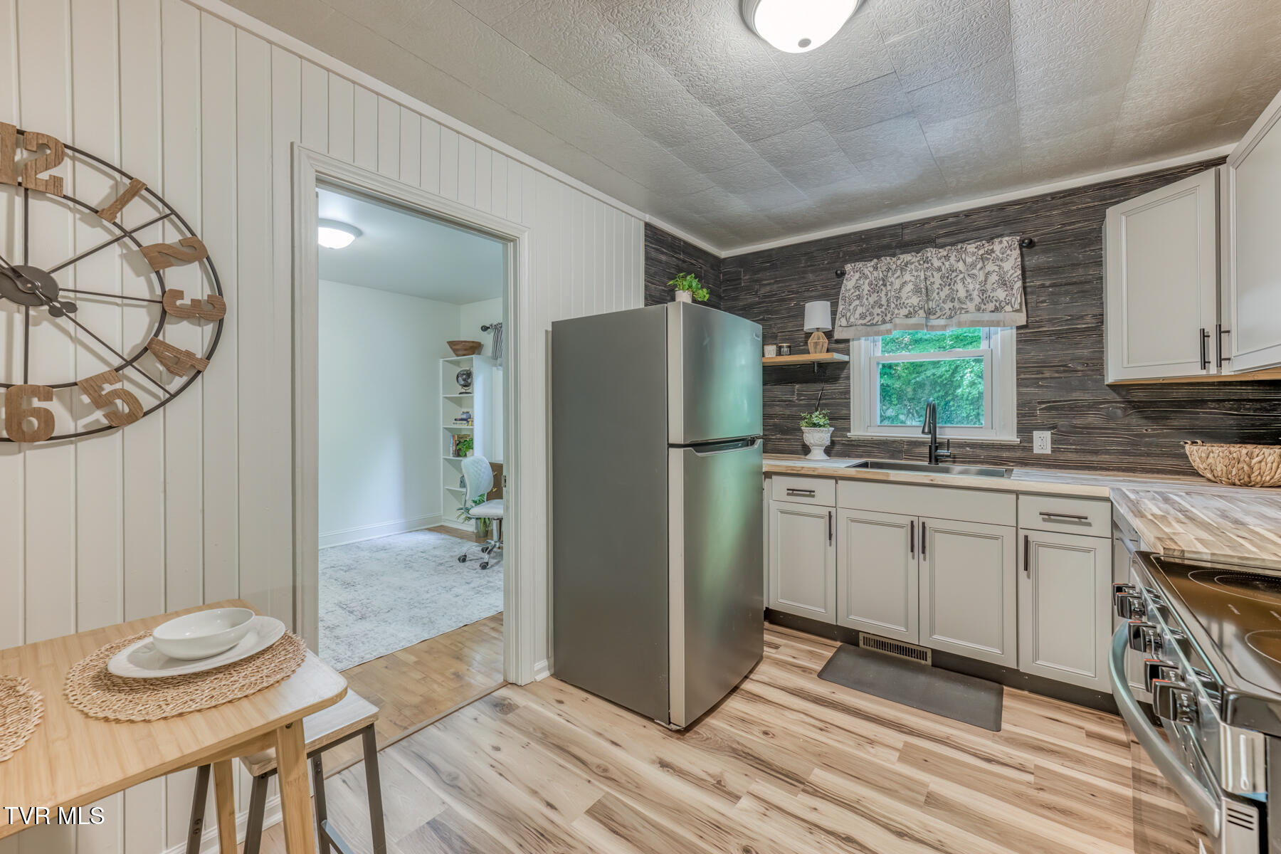 1403 Rock Rose Road Bristol, TN 37620 - Photo 11 of 34 Kitchen