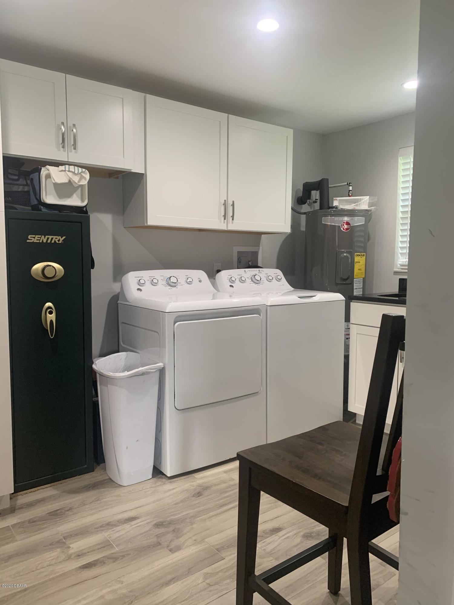109 Floridana Road DeBary, FL 32713 - Photo 19 of 38 a utility room with dryer and washer