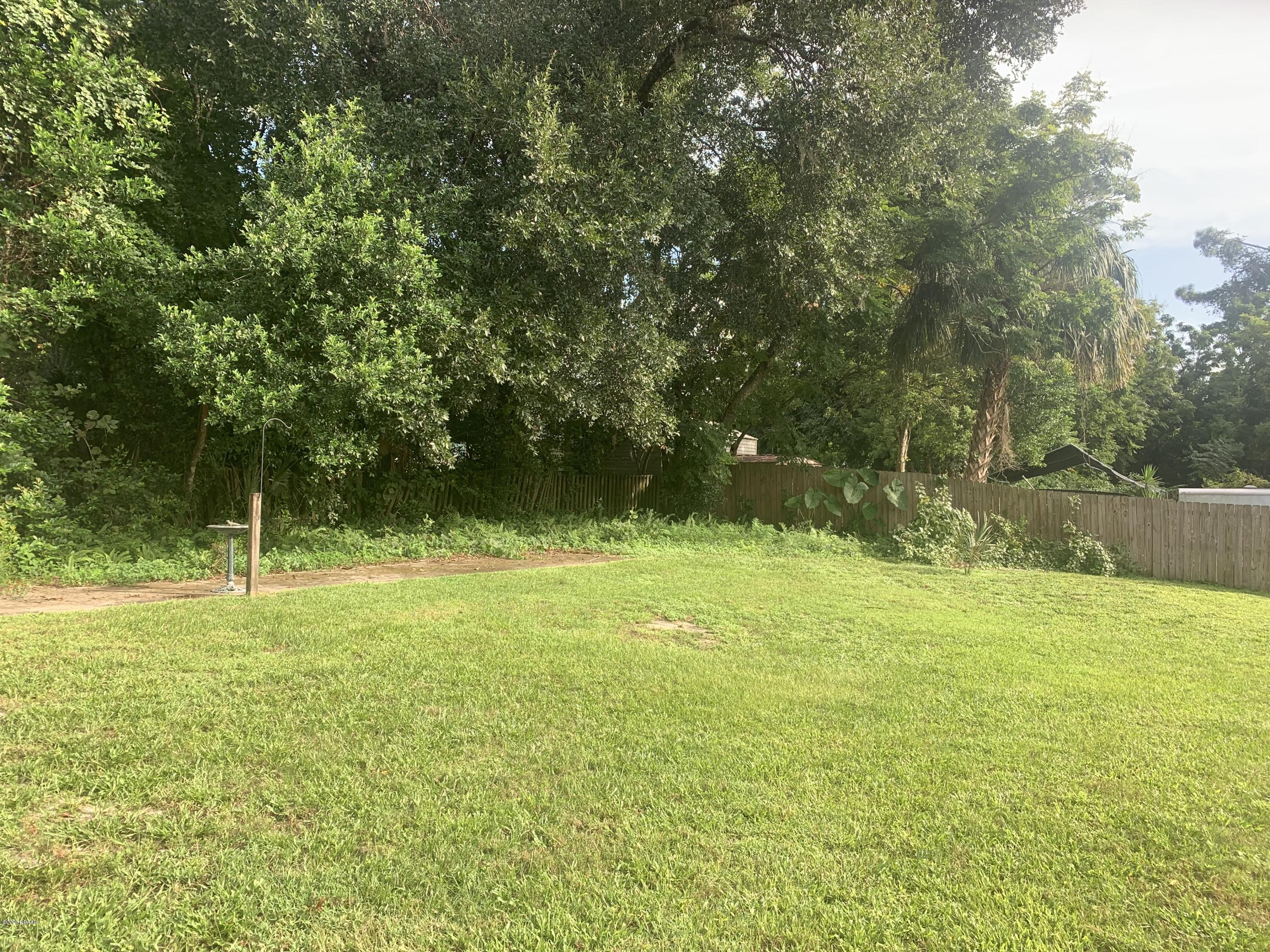 109 Floridana Road DeBary, FL 32713 - Photo 29 of 38 a swimming pool with wooden fence
