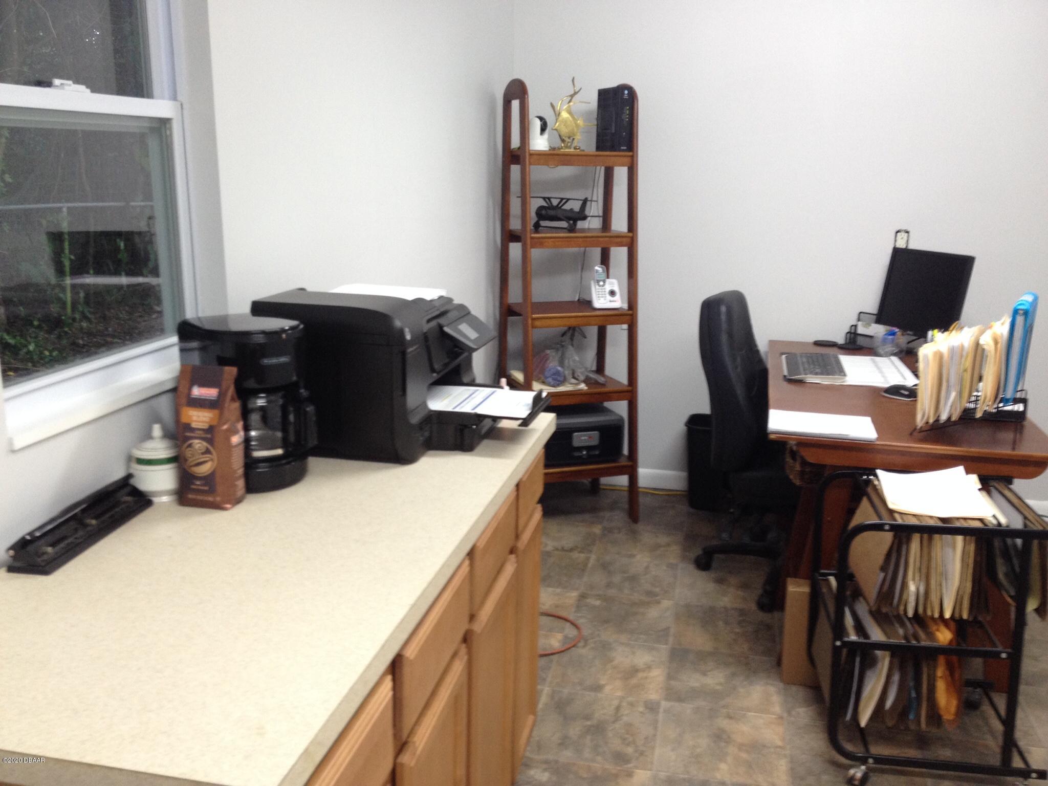 109 Floridana Road DeBary, FL 32713 - Photo 38 of 38 a room with a couch and a workspace