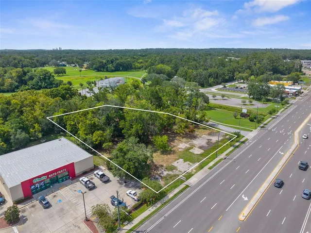 a view of a tennis court
