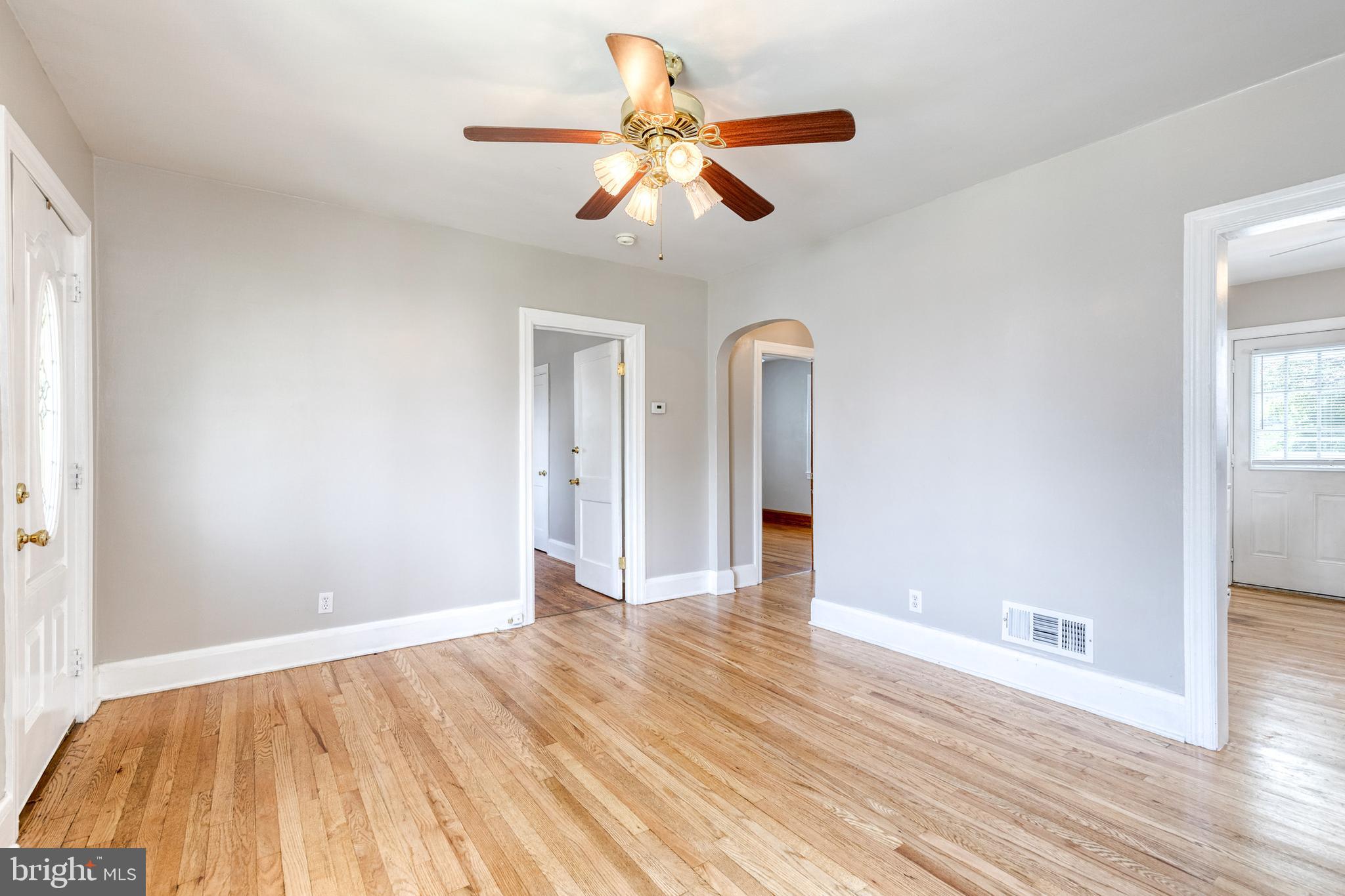113 West Hilltop Road Baltimore, MD 21225 - Photo 9 of 45