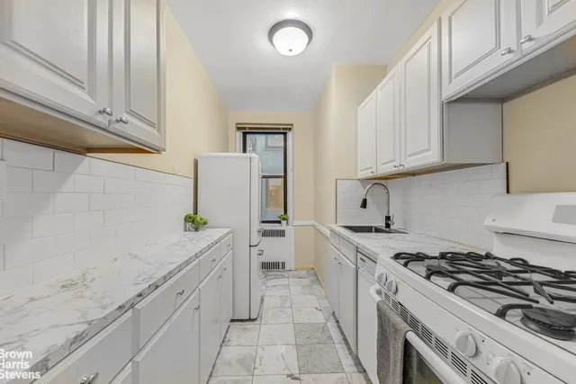 $639,900 | 350 East 77th Street, Unit 2H | Lenox Hill