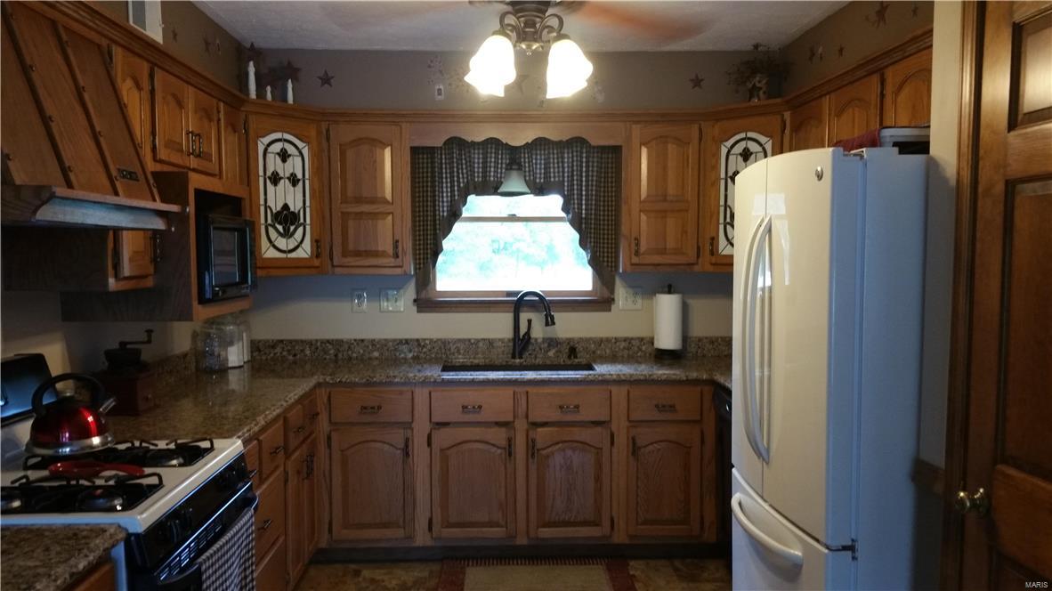 2604 Meadow Ridge Drive Highland, IL 62249 - Photo 18 of 43 Gallery Image 18