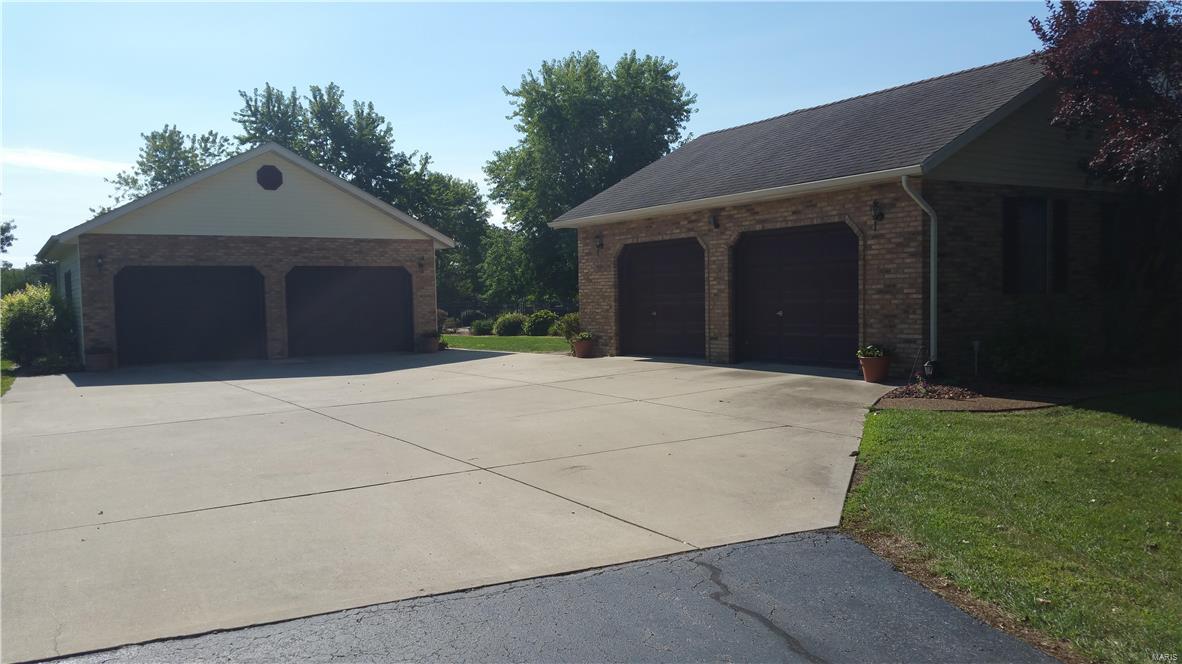2604 Meadow Ridge Drive Highland, IL 62249 - Photo 5 of 43 Gallery Image 5