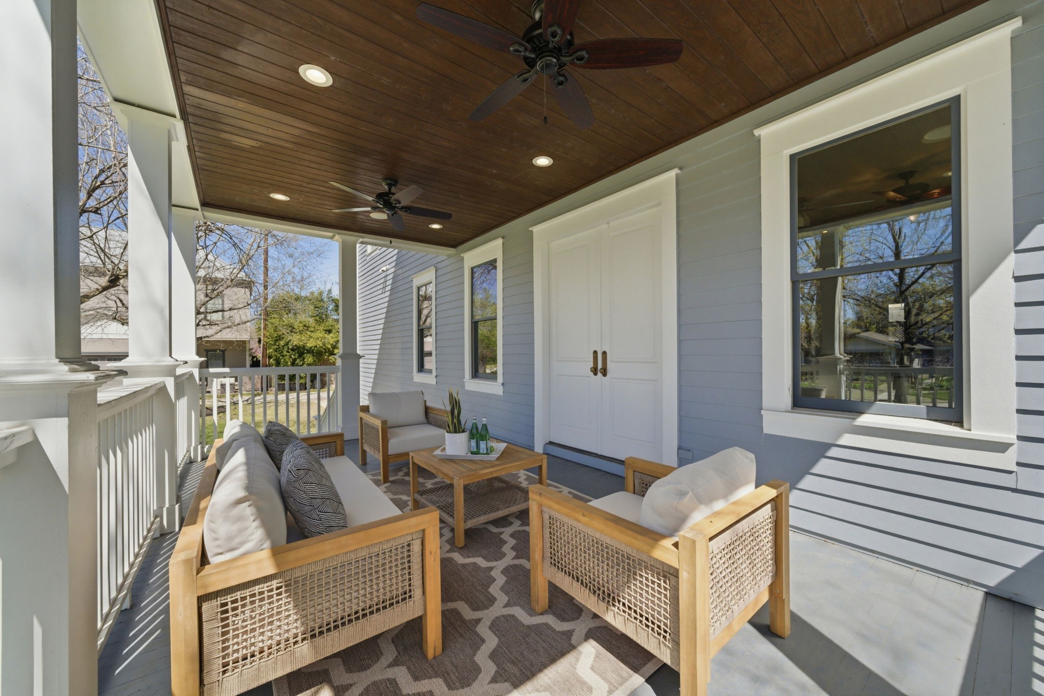 607 East 15th Street Houston, TX 77008 - Photo 12 of 50 Other view of the side yard that adjoins to the Family room with double doors.