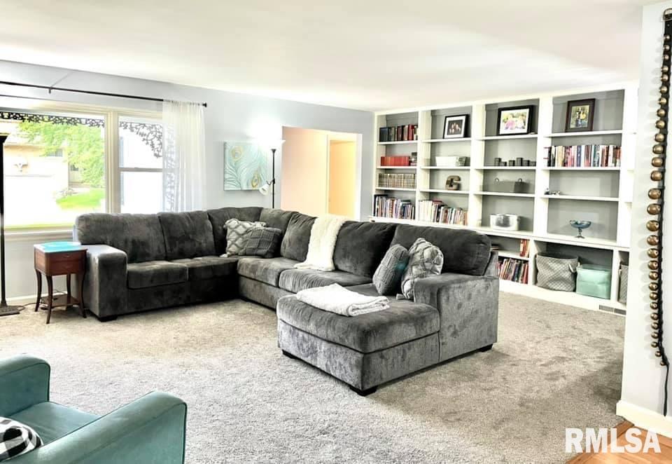 12 Watch Hill Road Rock Island, IL 61201 - Photo 2 of 5 Gallery Image 2