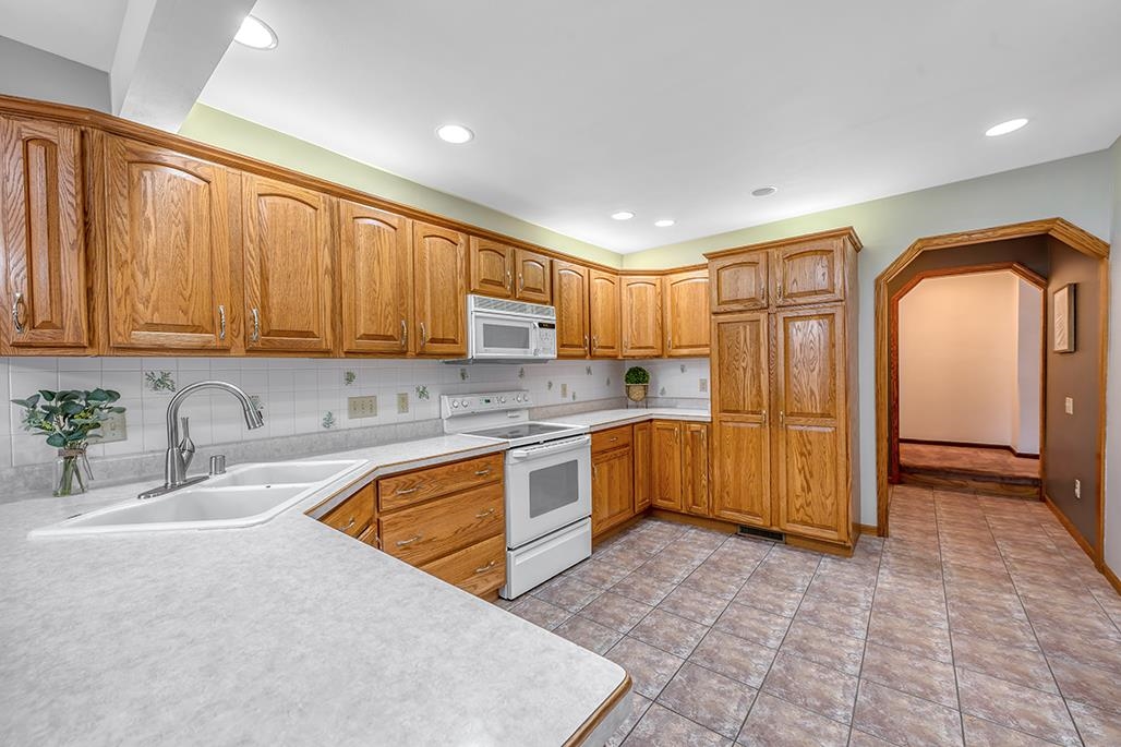 202 West 2nd Street Waunakee, WI 53597 - Photo 14 of 47