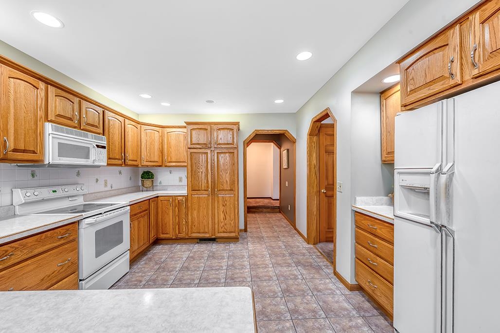 202 West 2nd Street Waunakee, WI 53597 - Photo 16 of 47